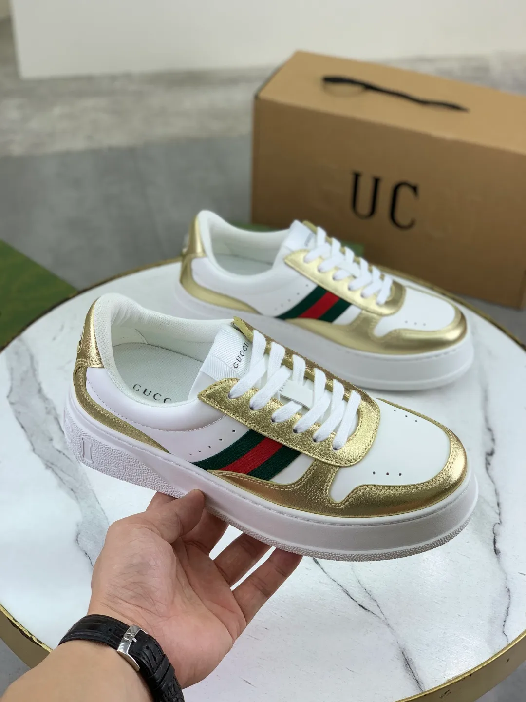 Men's shoes 💰P600 new GUCCI high version 🆕New series, 👫couple biscuit shoes, thick-soled sneakers, these are really comfortable, super light, comfortable and versatile, 👍a must-have item, this item is full of fun retro flavor. G’s new series continues to seek inspiration from daily life in other eras and incorporates the essence of current design to create refreshing designs. This sneaker is made of GG printed canvas and decorated with the classic double G monogram pattern, highlighting the profound connotation of the brand logo. GG printed embossed leather, glossy leather details, 5cm taller, instantly enhances your aura when worn! (With a complete set of packaging bags) Airplane box Size: 35-45